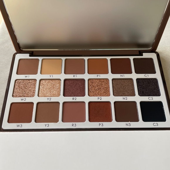 New Natasha Denona Eye Sculpt Texture & Tone Palette - Picture 3 of 5